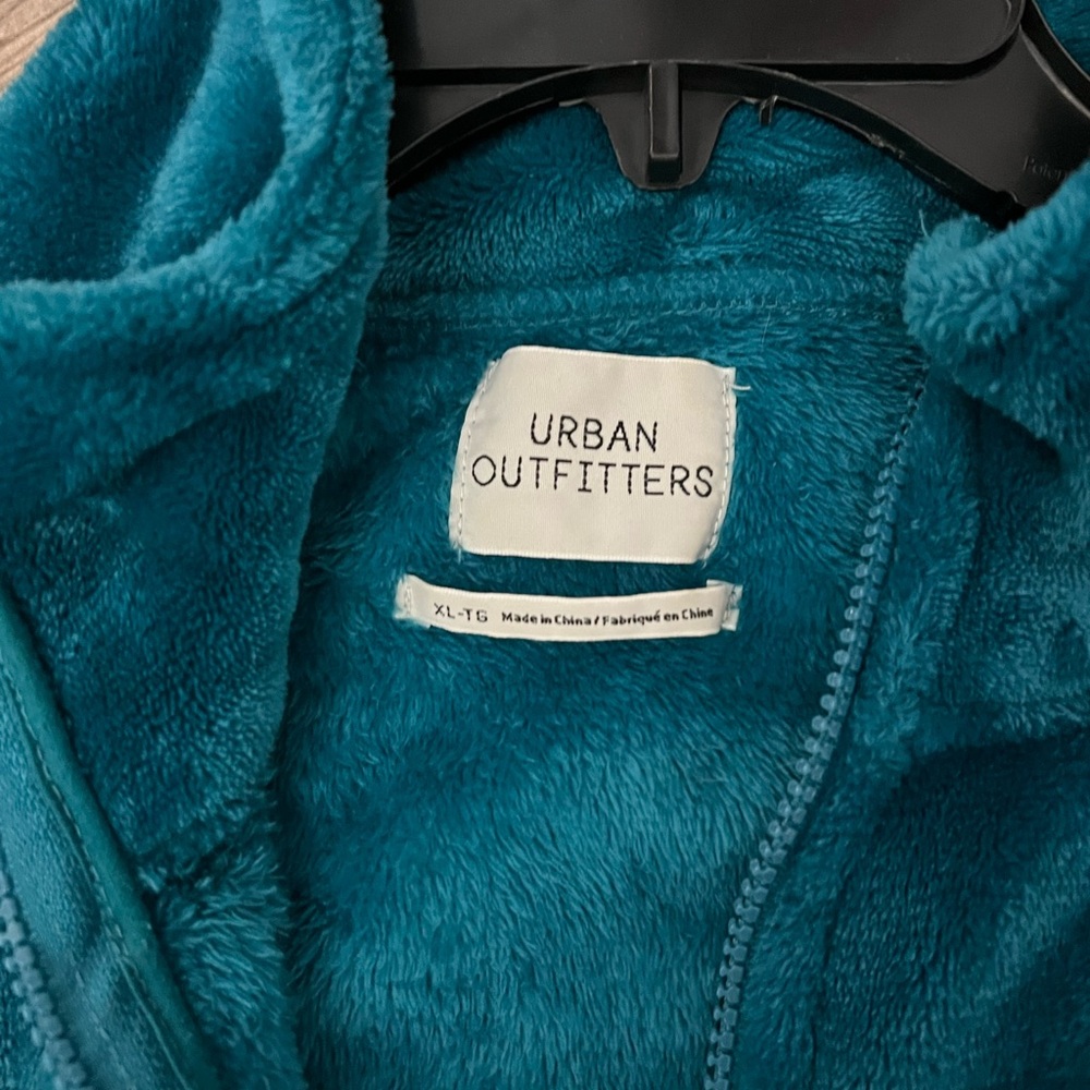 Urban Outfitters Turquoise Fleece cropped top size XL EUC - Picture 3 of 8